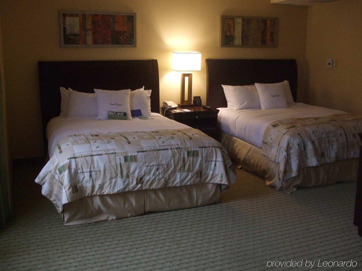 Doubletree By Hilton Hotel & Executive Meeting Center Omaha-Downtown Room photo